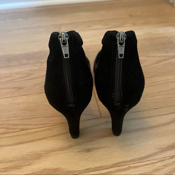 Clarks Black Suede Pumps - Size 7 - Picture 3 of 5